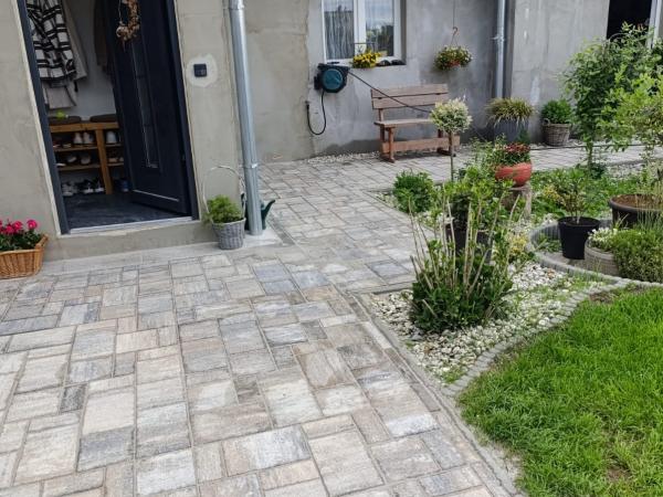 Interlocking paving Hostivice